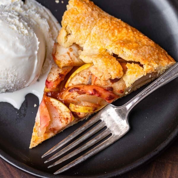 Apple crostata featured image.