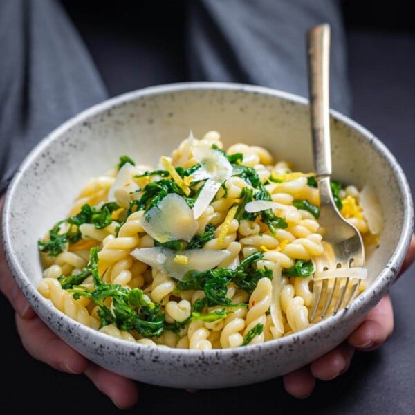 Lemon arugula pasta featured image.