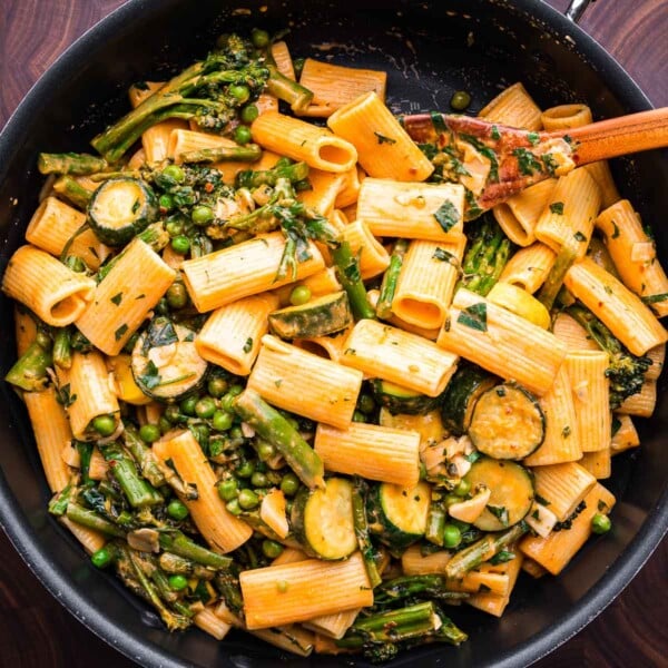 Rigatoni primavera featured image.